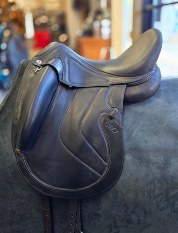 Used CWD SE37 Dressage Monoflap Saddle - 17" Medium